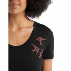 Meilleure affaire ⭐ Icebreaker Tech Lite II SS Scoop Tee Shapes - T-shirt en laine mérinos femme I Hardloop ⌛ 10 Meilleure affaire ⭐ Icebreaker Tech Lite II SS Scoop Tee Shapes - T-shirt en laine mérinos femme I Hardloop ⌛ -Icebreaker Shop icebreaker tech lite ii ss swarming tee shapes t shirt femme black 2